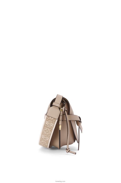 Loewe малка портална чанта от мека телешка кожа и жакард F84B8255 Жени пясък