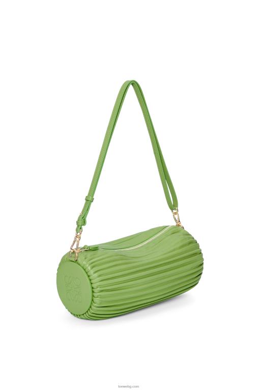 Loewe торбичка за гривна от плисирана напа F84B8399 Жени пролетно зелено