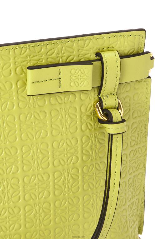 Loewe мини торбичка с повторение от релефна копринена телешка кожа F84B8556 Жени лайм жълто