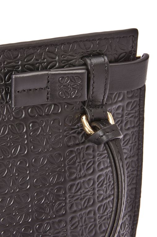 Loewe мини торбичка с повторение от релефна копринена телешка кожа F84B8610 Жени черен