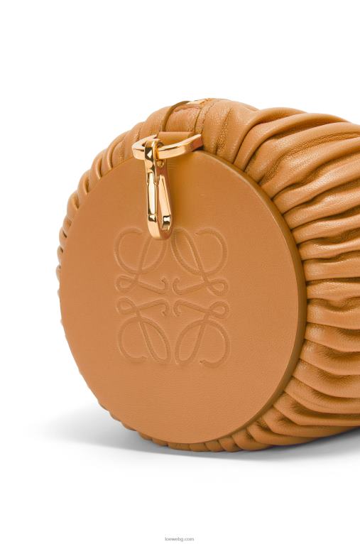 Loewe торбичка за гривна от плисирана напа F84B8627 Жени топла пустиня