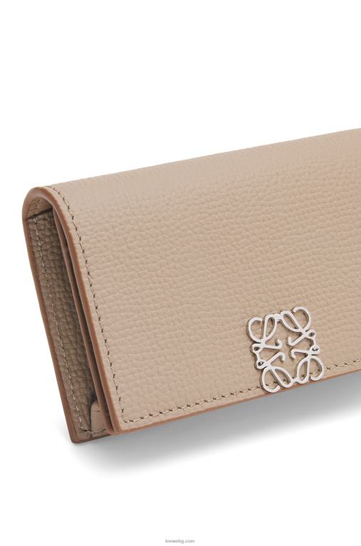 Loewe визитник с анаграма от телешка кожа с камъче F84B81351 Жени пясък