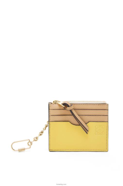 Loewe квадратен картодържател от мека зърнеста телешка кожа с верижка F84B81378 Жени масло/блед лимон