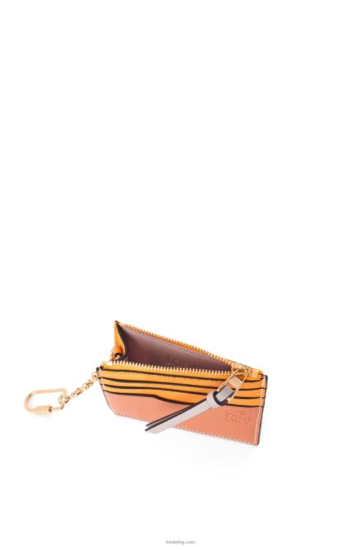 Loewe квадратен картодържател от мека зърнеста телешка кожа с верижка F84B81380 Жени мандаринов/коралов риф