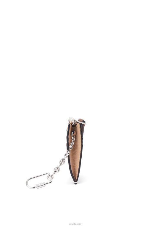 Loewe квадратен картодържател от мека зърнеста телешка кожа с верижка F84B81381 Жени гол/цитронела