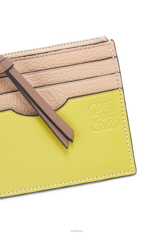 Loewe квадратен картодържател от мека зърнеста телешка кожа с верижка F84B81381 Жени гол/цитронела