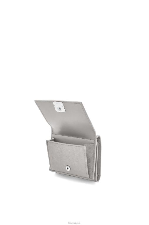 Loewe анаграм троен портфейл от зърнеста телешка кожа F84B81206 Жени перлено сиво