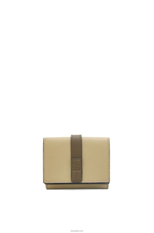 Loewe сгъваем портфейл от мека зърнеста телешка кожа F84B81209 Жени салвие зелено/тъмно каки зелено
