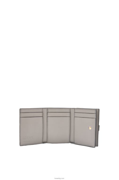 Loewe сгъваем портфейл от мека зърнеста телешка кожа F84B81209 Жени салвие зелено/тъмно каки зелено