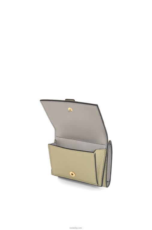 Loewe сгъваем портфейл от мека зърнеста телешка кожа F84B81209 Жени салвие зелено/тъмно каки зелено