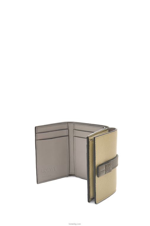 Loewe сгъваем портфейл от мека зърнеста телешка кожа F84B81209 Жени салвие зелено/тъмно каки зелено