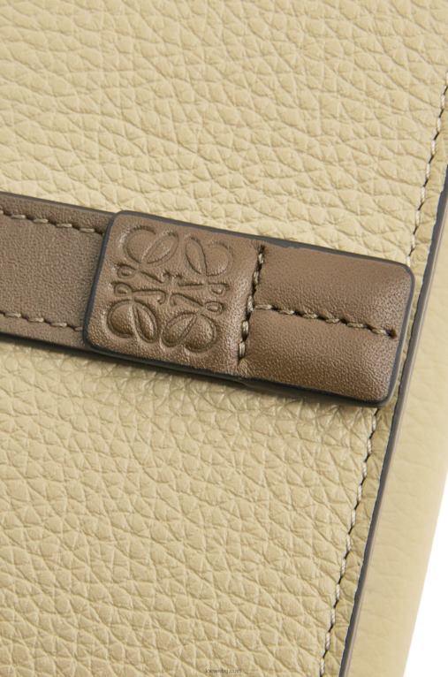 Loewe сгъваем портфейл от мека зърнеста телешка кожа F84B81209 Жени салвие зелено/тъмно каки зелено