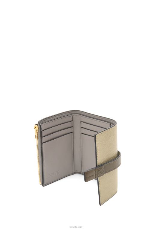 Loewe малък вертикален портфейл от мека зърнеста телешка кожа F84B81210 Жени салвие зелено/тъмно каки зелено