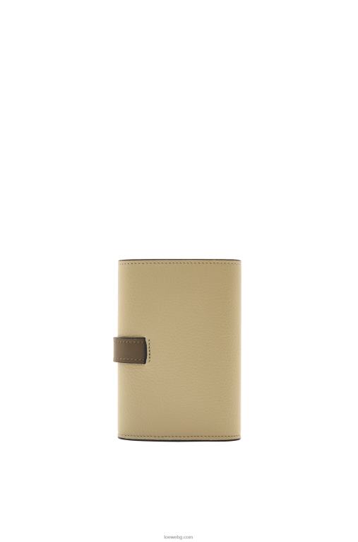 Loewe малък вертикален портфейл от мека зърнеста телешка кожа F84B81210 Жени салвие зелено/тъмно каки зелено