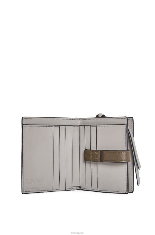 Loewe компактен портфейл с цип от мека зърнеста телешка кожа F84B81211 Жени салвие зелено/тъмно каки зелено