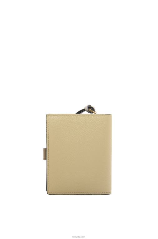 Loewe компактен портфейл с цип от мека зърнеста телешка кожа F84B81211 Жени салвие зелено/тъмно каки зелено