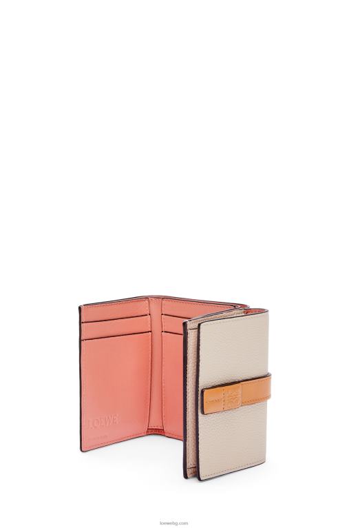 Loewe сгъваем портфейл от мека зърнеста телешка кожа F84B81219 Жени лек овес/мед