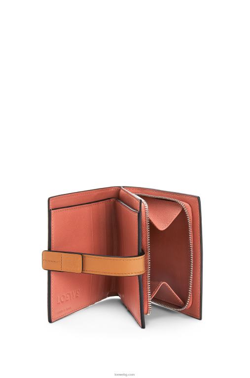 Loewe компактен портфейл с цип от мека зърнеста телешка кожа F84B81222 Жени лек овес/мед