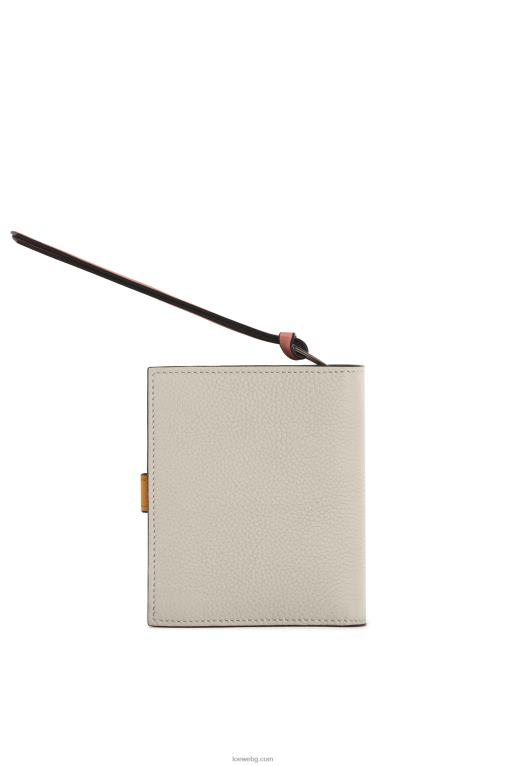 Loewe компактен портфейл с цип от мека зърнеста телешка кожа F84B81222 Жени лек овес/мед