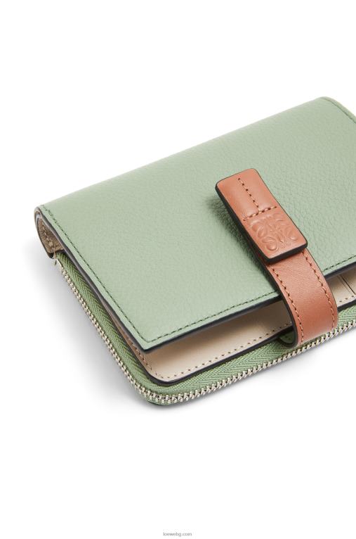 Loewe тънък двоен портфейл с цип от мека зърнеста телешка кожа F84B81224 Жени розмарин/тен