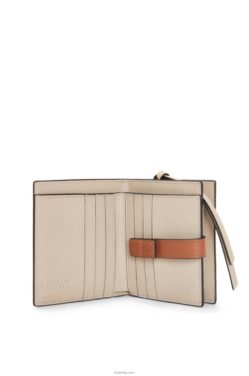 Loewe компактен портфейл с цип от мека зърнеста телешка кожа F84B81226 Жени розмарин/тен