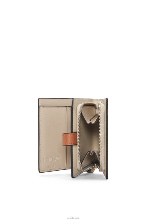 Loewe компактен портфейл с цип от мека зърнеста телешка кожа F84B81226 Жени розмарин/тен
