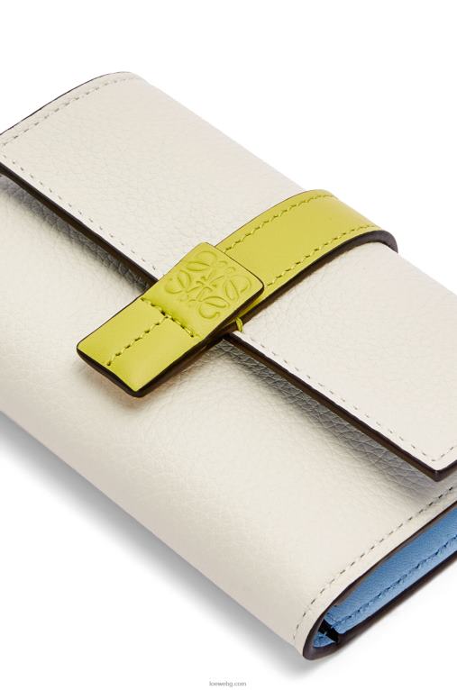 Loewe малък вертикален портфейл от мека зърнеста телешка кожа F84B81228 Жени меко бяло/лайм жълто