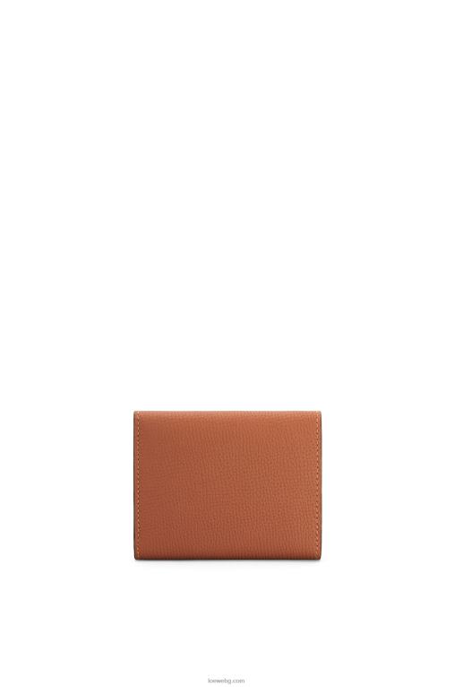 Loewe анаграм троен портфейл от зърнеста телешка кожа F84B81230 Жени тен