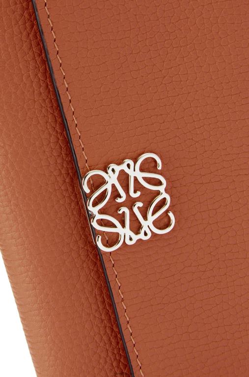Loewe анаграм малък вертикален портфейл от зърнеста телешка кожа F84B81231 Жени тен
