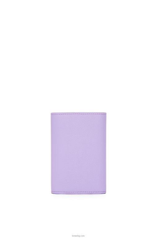 Loewe анаграм малък вертикален портфейл от зърнеста телешка кожа F84B81237 Жени светло лилаво