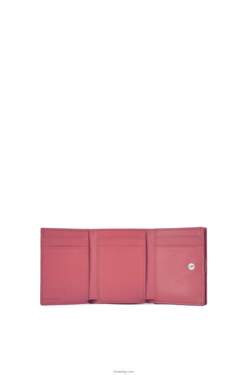 Loewe анаграм троен портфейл от зърнеста телешка кожа F84B81238 Жени роза