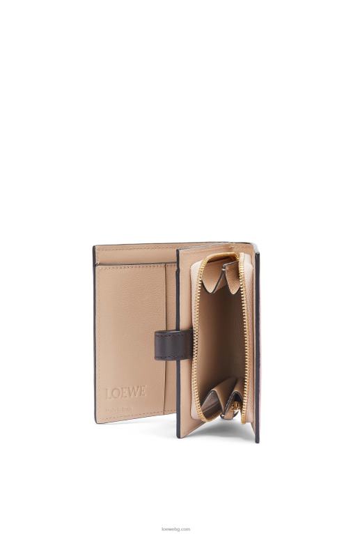 Loewe компактен портфейл с цип от мека зърнеста телешка кожа F84B81244 Жени роза/шоколад