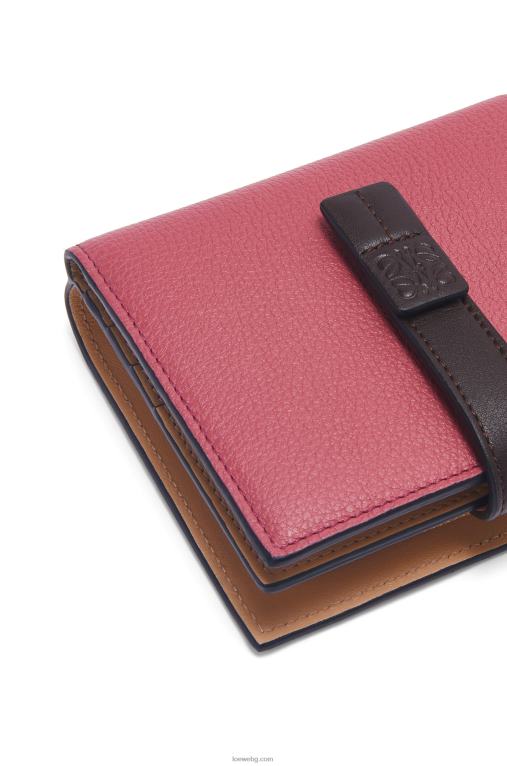 Loewe компактен портфейл с цип от мека зърнеста телешка кожа F84B81244 Жени роза/шоколад