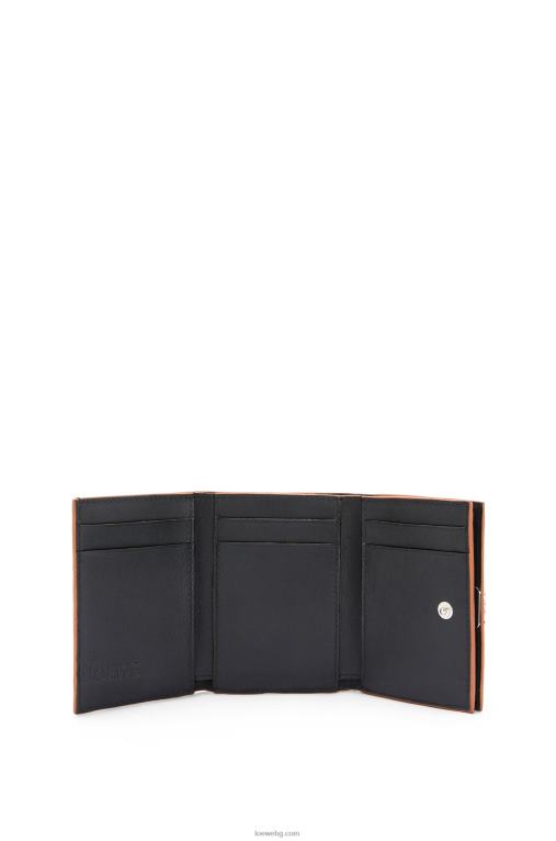 Loewe анаграм троен портфейл от зърнеста телешка кожа F84B81245 Жени черен