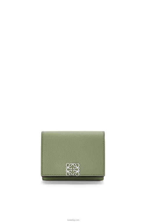 Loewe анаграм троен портфейл от зърнеста телешка кожа F84B81247 Жени розмарин