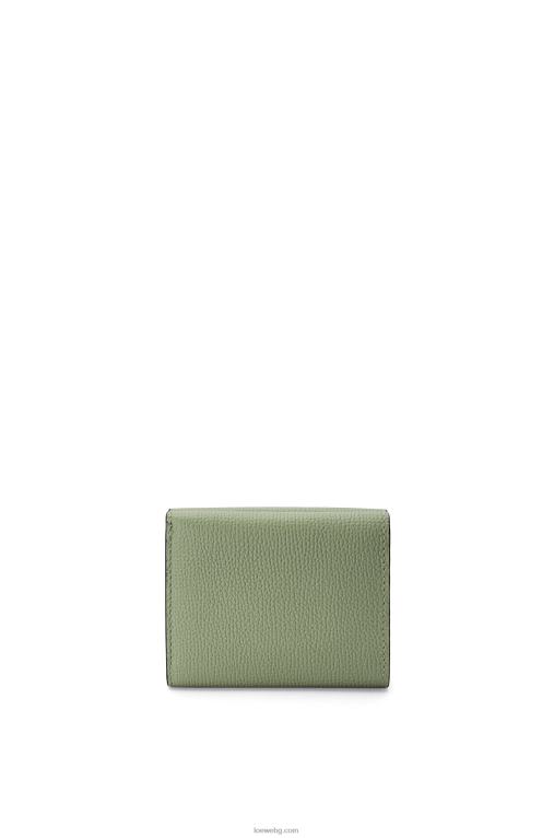 Loewe анаграм троен портфейл от зърнеста телешка кожа F84B81247 Жени розмарин