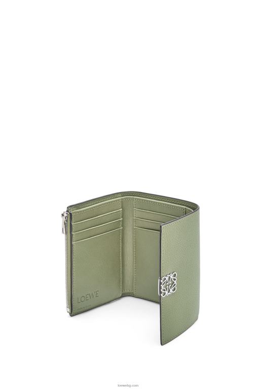 Loewe анаграм малък вертикален портфейл от зърнеста телешка кожа F84B81249 Жени розмарин