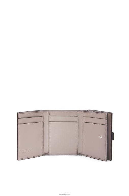 Loewe сгъваем портфейл от мека зърнеста телешка кожа F84B81250 Жени перлено сиво/светло бледозелено