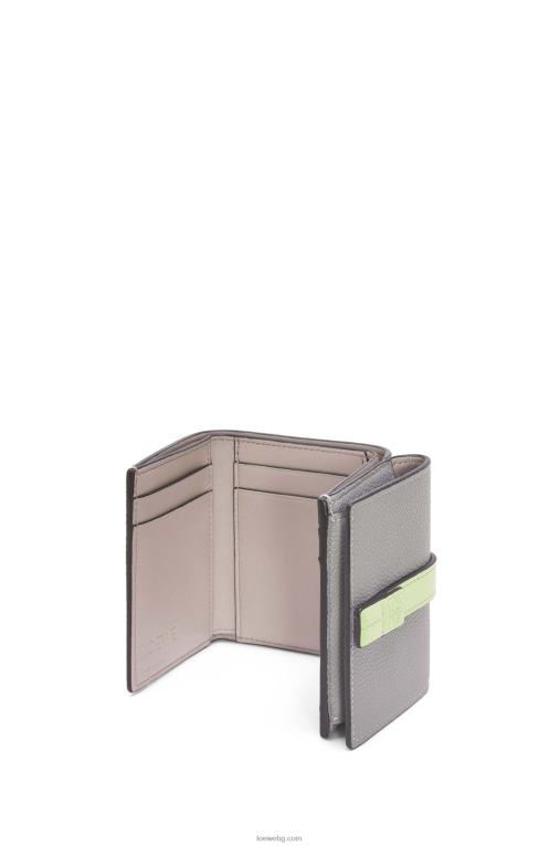 Loewe сгъваем портфейл от мека зърнеста телешка кожа F84B81250 Жени перлено сиво/светло бледозелено