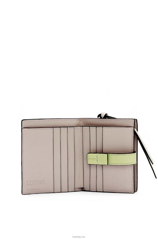 Loewe компактен портфейл с цип от мека зърнеста телешка кожа F84B81253 Жени перлено сиво/светло бледозелено