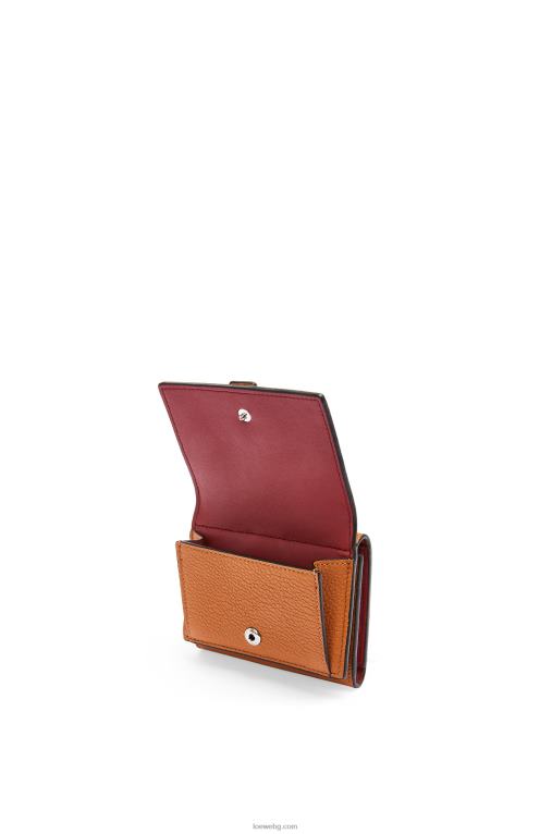 Loewe сгъваем портфейл от мека зърнеста телешка кожа F84B81254 Жени светъл карамел/пекан