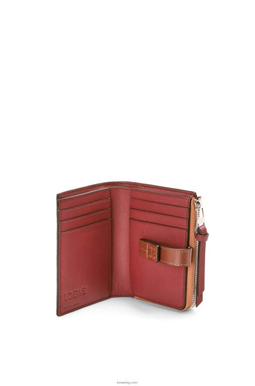 Loewe тънък двоен портфейл с цип от мека зърнеста телешка кожа F84B81255 Жени светъл карамел/пекан