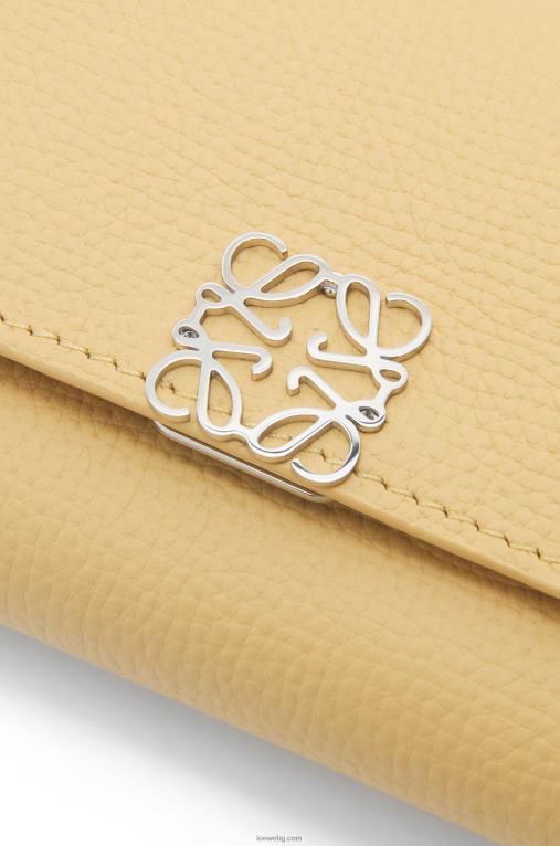 Loewe анаграм малък вертикален портфейл от зърнеста телешка кожа F84B81264 Жени тъмно масло