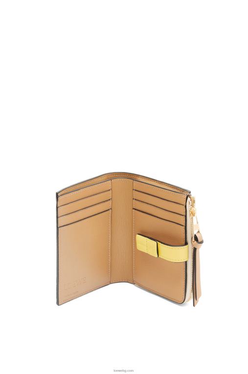 Loewe тънък двоен портфейл с цип от мека зърнеста телешка кожа F84B81265 Жени масло/блед лимон