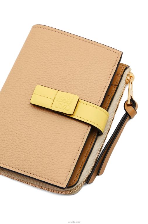 Loewe тънък двоен портфейл с цип от мека зърнеста телешка кожа F84B81265 Жени масло/блед лимон