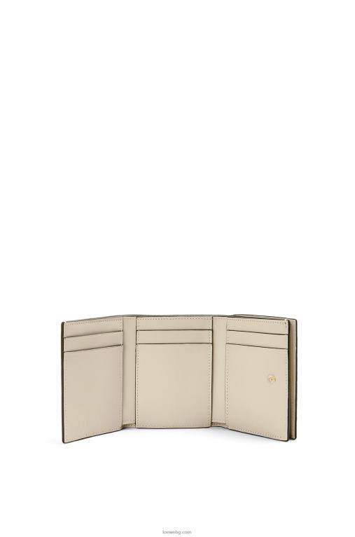 Loewe повторен троен портфейл от релефна копринена телешка кожа F84B81271 Жени лек овес