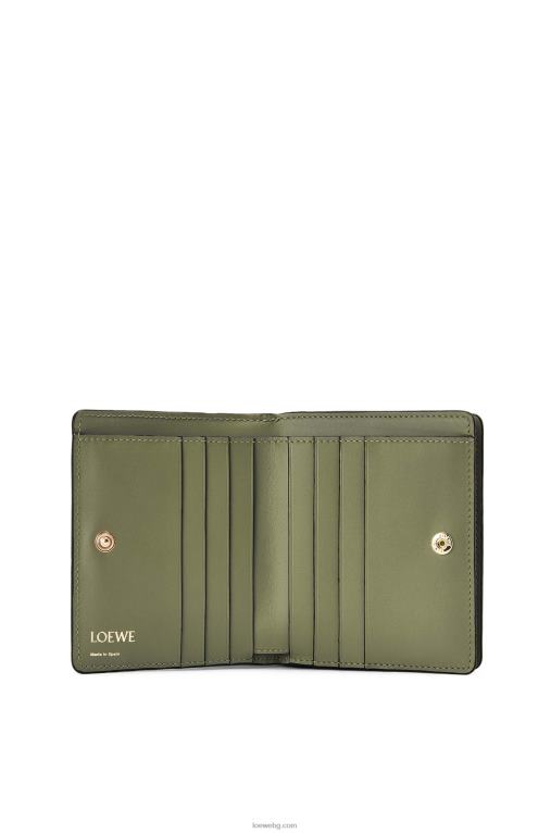Loewe повторен компактен портфейл с цип от релефна копринена телешка кожа F84B81278 Жени авокадо зелено