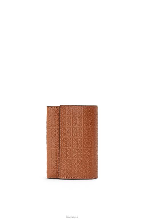 Loewe повтарящ се малък вертикален портфейл от релефна копринена телешка кожа F84B81280 Жени тен
