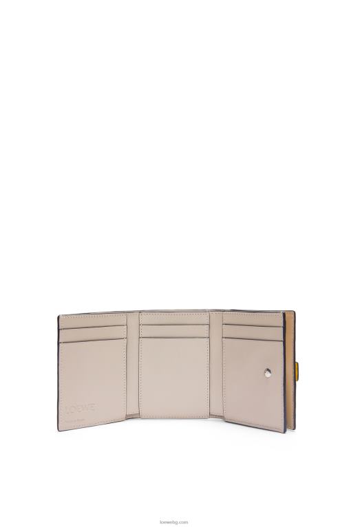 Loewe сгъваем портфейл от мека зърнеста телешка кожа F84B81284 Жени жълто/глинесто зелено