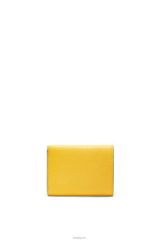 Loewe сгъваем портфейл от мека зърнеста телешка кожа F84B81284 Жени жълто/глинесто зелено